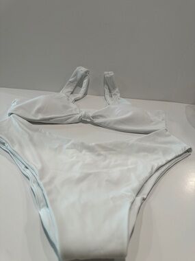 NWOT All white High Legs Bra Front Bikinis